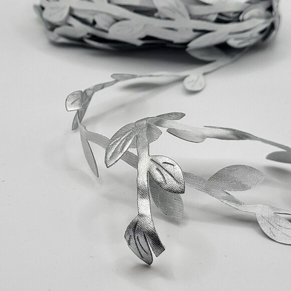 10 yds Silver Leaf Ribbon Trim Edging - Picture 1 of 3